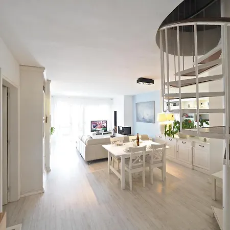 Duplex Penthouse & Pool Apartment Sant Andreu de Llavaneres